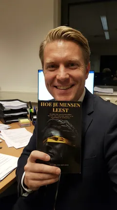 Lezer met boek